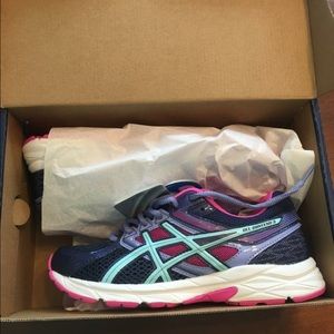 Asics gel running shoes. Size 6