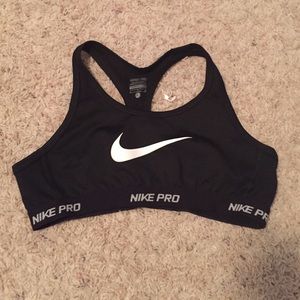 Nike pro sports bra