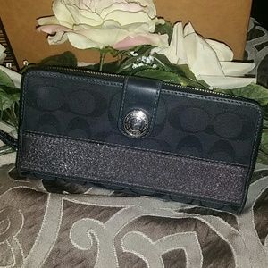 *on Hold* Coach 42024 Signature Stripe Zip around