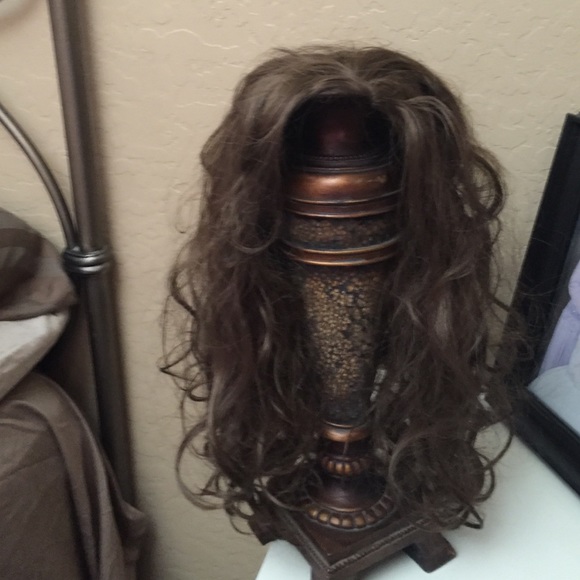 Wigs - Picture 3 of 4