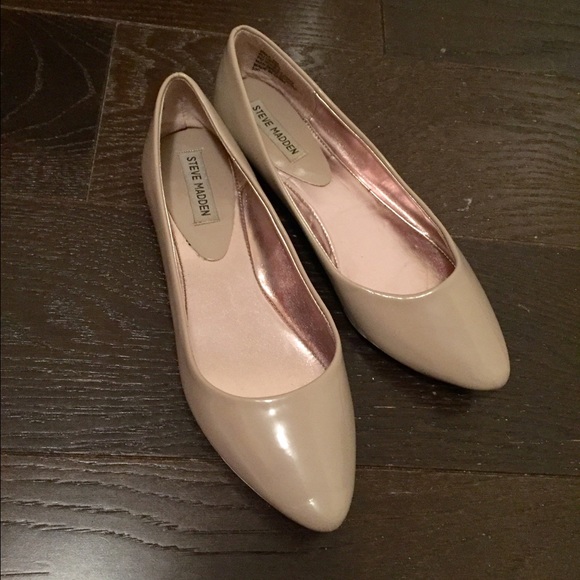 ✨MARKDOWN Steve Madden Nude Patent Leather Flats✨
