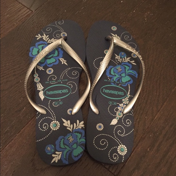 ✨MARKDOWN Havaianas Blue and Silver Flip Flops✨