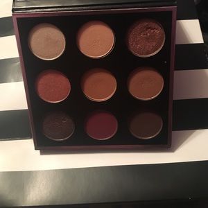 MakeupGeekXMannyMUA Palette