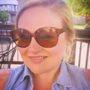 Meet your Posher, Brooke