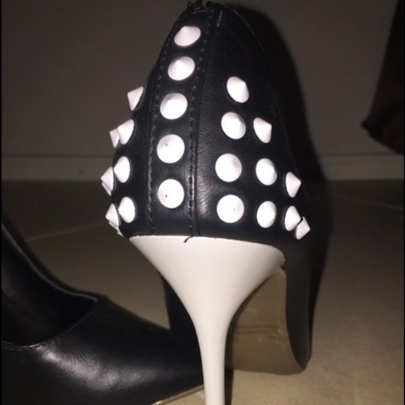 Charlotte Russe Black & White Heels - Picture 4 of 4