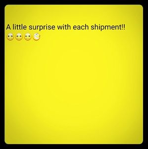 Free mini gift with each shipment