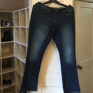 Levis supreme curve 33