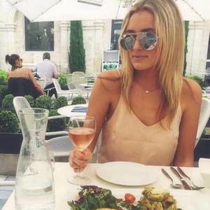 Meet your Posher, Caitlin