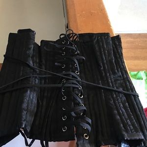 Black corset 22"