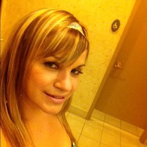 Meet your Posher, Elizabeth