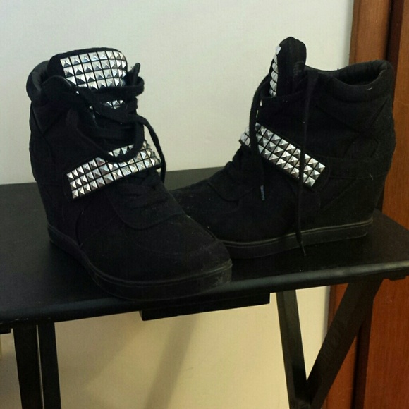Wedge studded sneakers