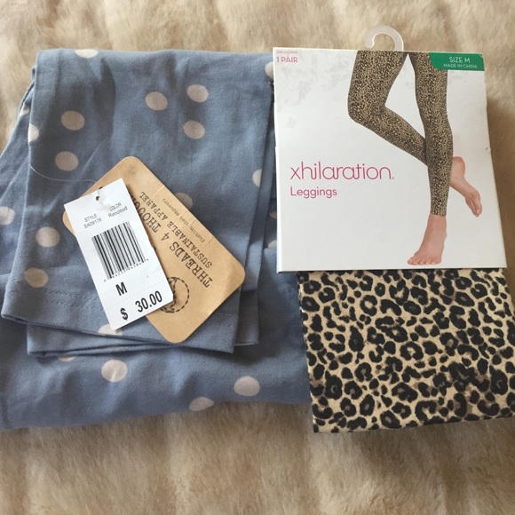 2 pairs of leggings