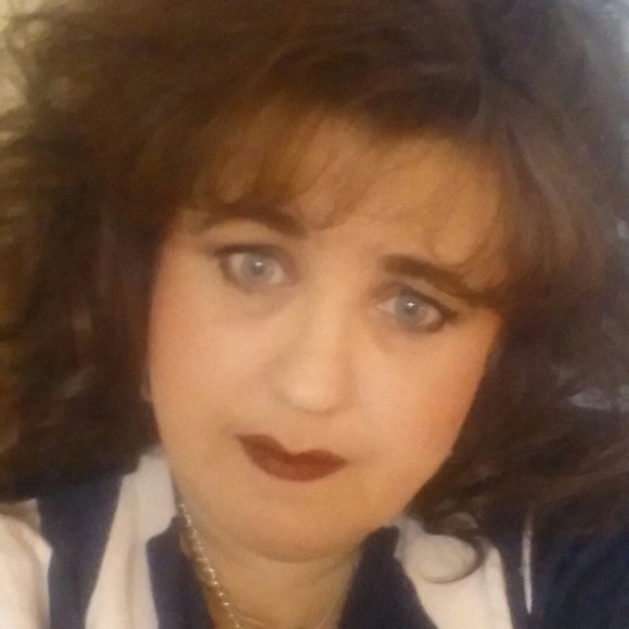 Meet your Posher, Lisa - Picture 3 of 4