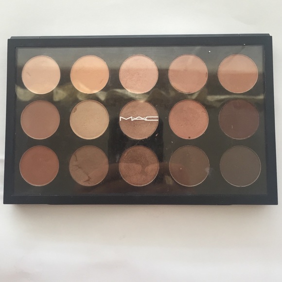 MAC palette filled with Morphe eye shadows