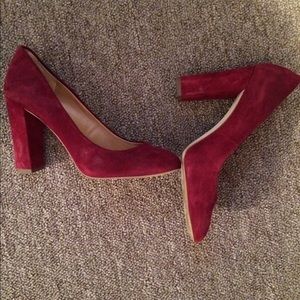 FACTORY OLIVE SUEDE PUMPS