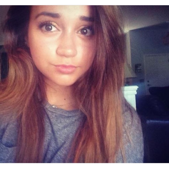 Meet your Posher, Ivy - Picture 2 of 2