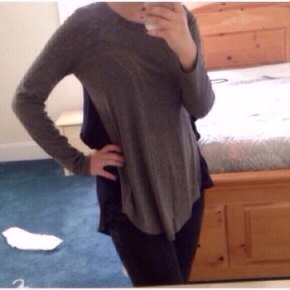 ❣LAST-S❣ Gray Front Navy Ruffle Back Casual Top - Picture 4 of 4