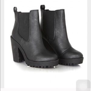 like new black chunky boots