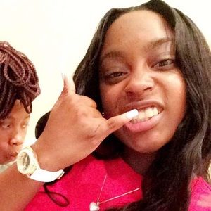 Meet your Posher, Myra