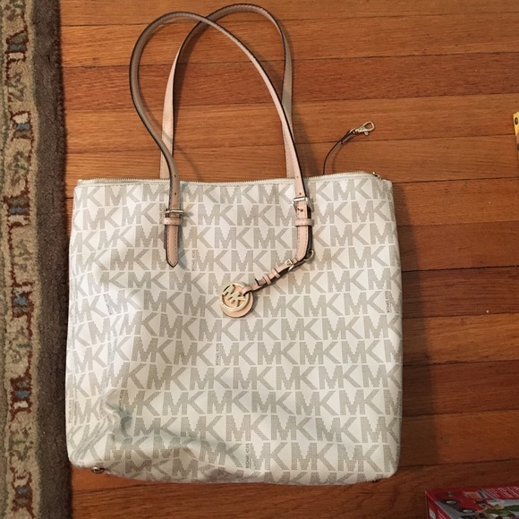 Michael Kors jet set bag