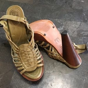 Frye Green Joy Huarache Heel - size 10