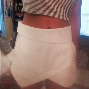 NWOT never worn Zara "like" skort sz small