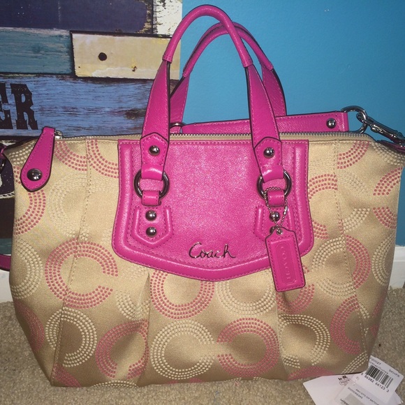Coach Handbags - COACH PURSE