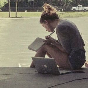 Meet your Posher, Caitlin