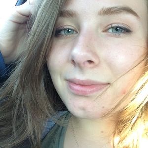 Meet your Posher, Chloe