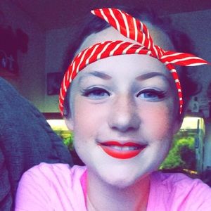 Meet your Posher, Chloe