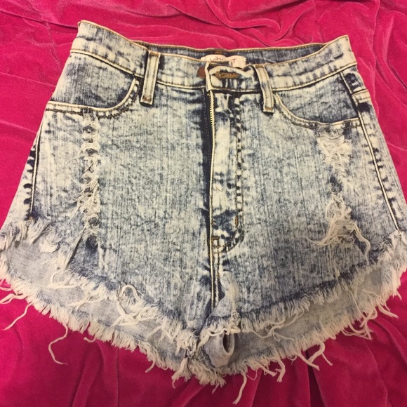 High waisted ripped light wash denim shorts