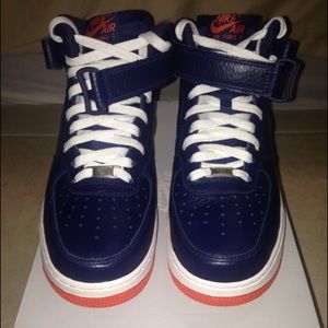 Mens Size 9 AIR FORCE 1's MID 07'