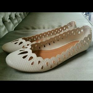 LC Cream Scalloped Eyelet Flats