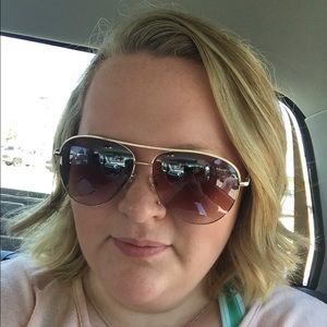 Meet your Posher, Kayla
