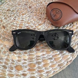 Ray•Ban Wayfarers