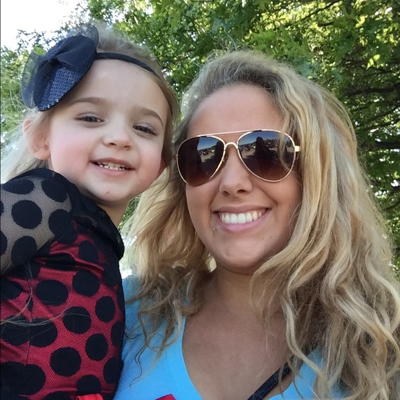 Meet your Posher, Nichole - Picture 1 of 1