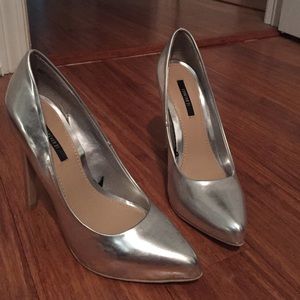 Silver pumps size 6