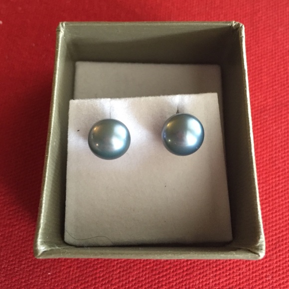 BRAND NEW cultured pearl earrings!