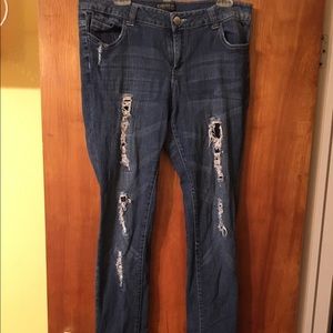 Distressed skinny jeans