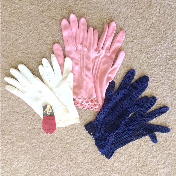 Accessories - Vintage set of ladies gloves you get all three
