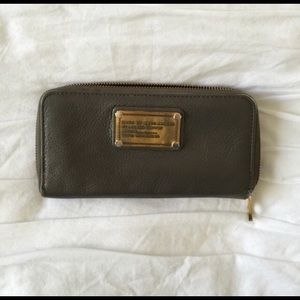 Marc Jacobs grey wallet