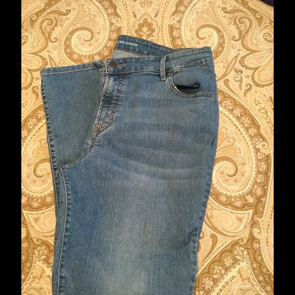 Old Navy mid-rise super skinny jeans.