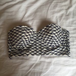Chevron-printed swimsuit top