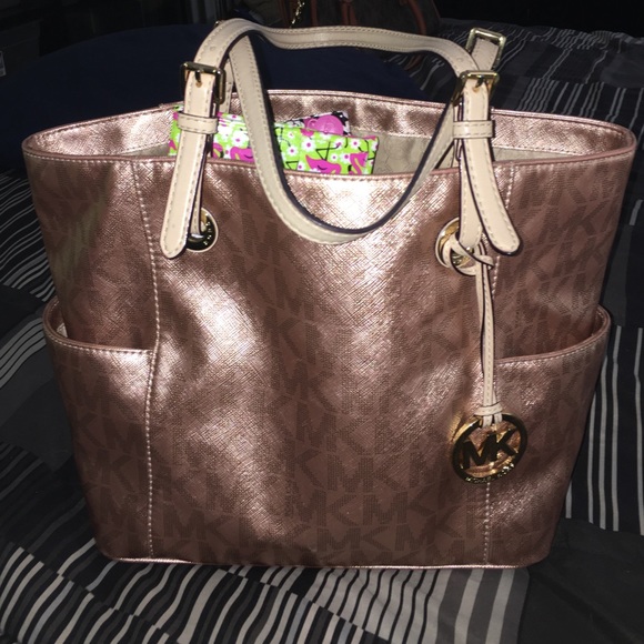 Good condition, set of wallet and bag