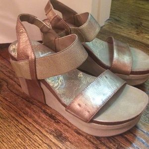 OTBT Women's Bushnell Wedge Sandal GOLD