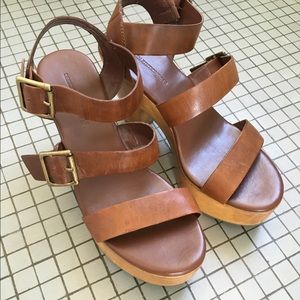 Gap brown leather wood platform heel