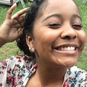 Meet your Posher, Latoya