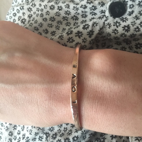 LOVE bangle - Picture 2 of 4