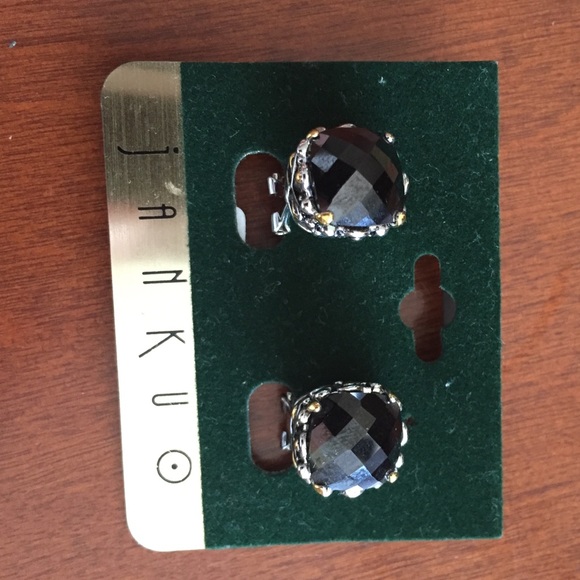 Perfect studs - Picture 1 of 3