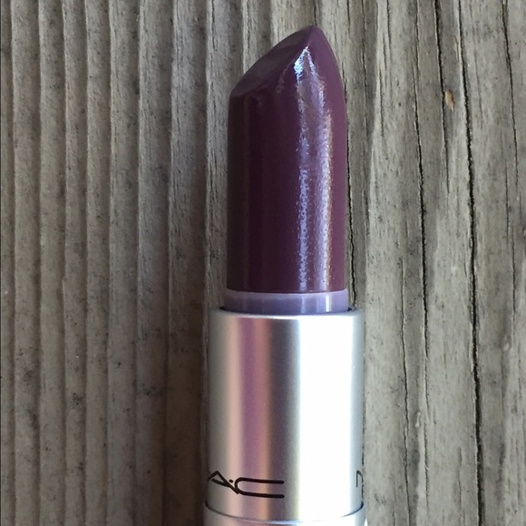 Mac Lipstick in Boyfriend Stealer